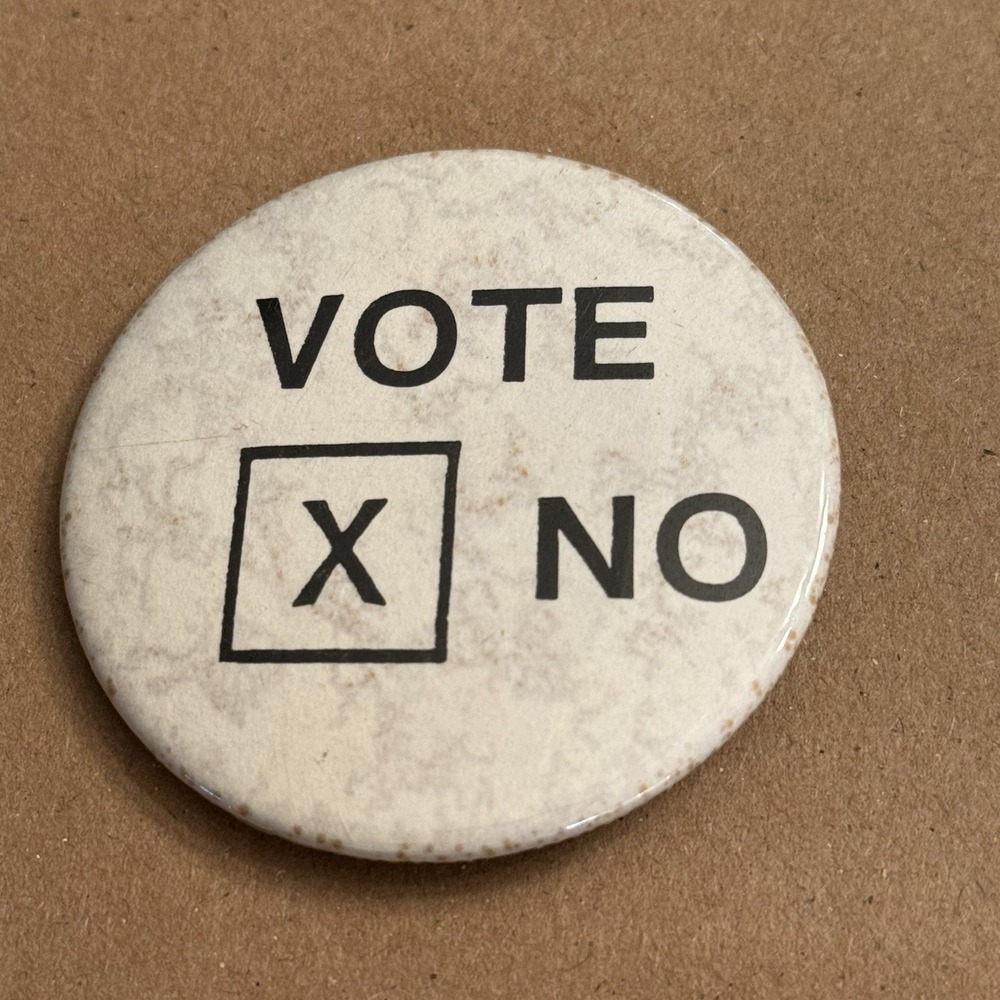 Vote NO Vintage Pinback Button Pin Round Circle Bond Politics Lawmaker Voting